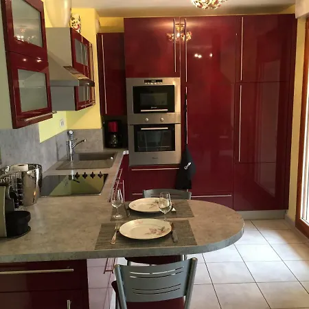 Les Menetriers Apartment