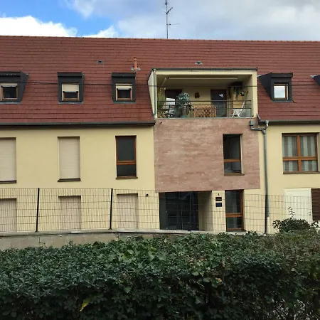 Les Menetriers Apartment *